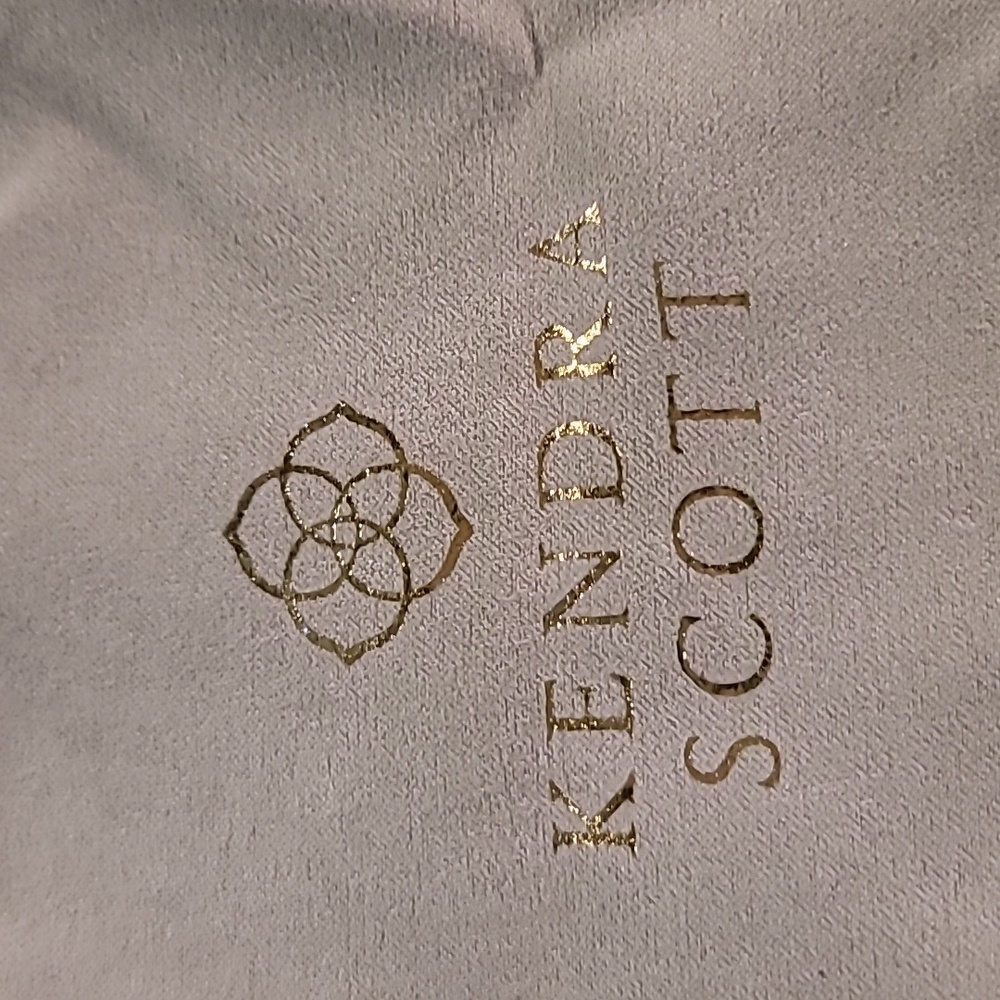 Beautiful Kendra Scott Necklace - Picture 4 of 6